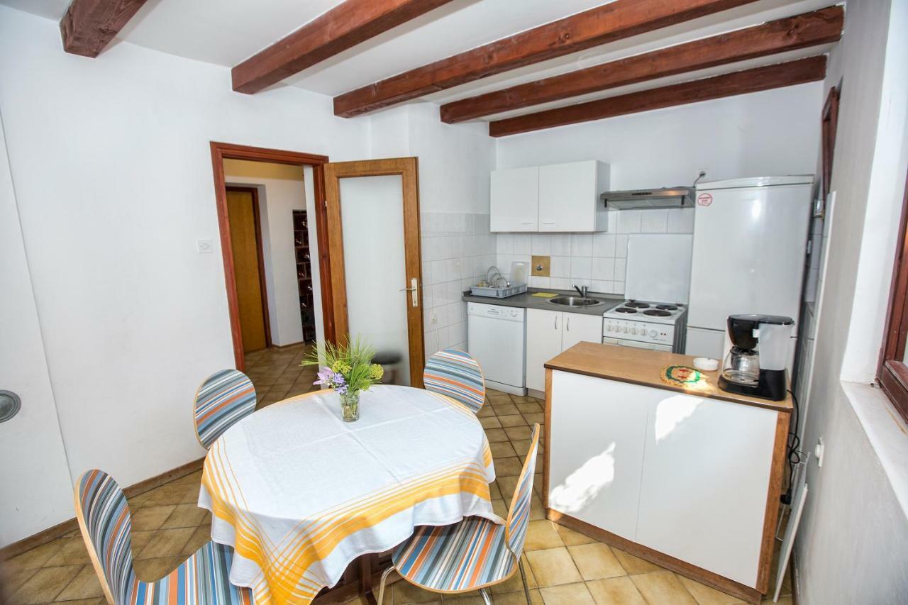 Ferienwohnung Penthouse Karlobag Exterior foto
