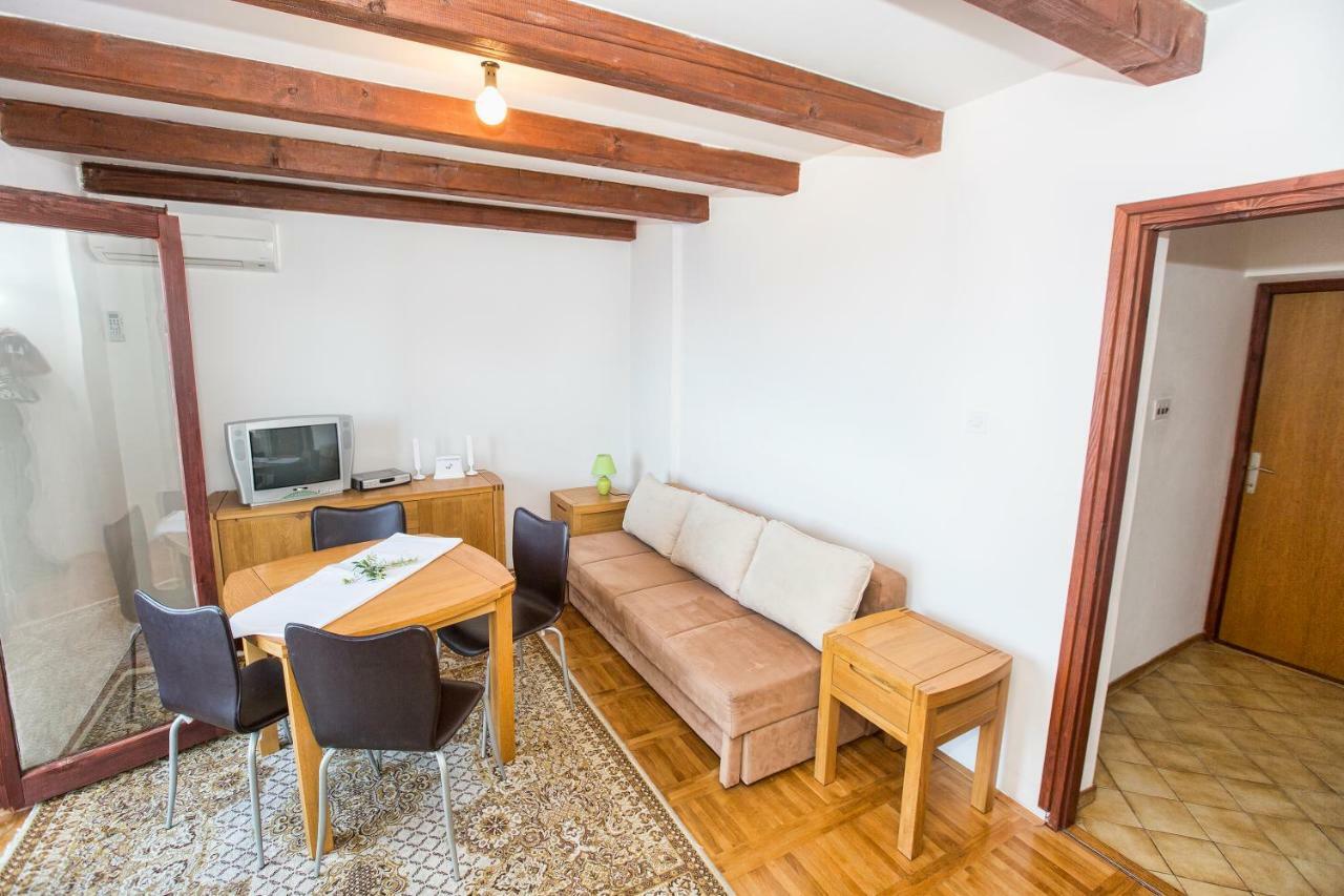 Ferienwohnung Penthouse Karlobag Exterior foto